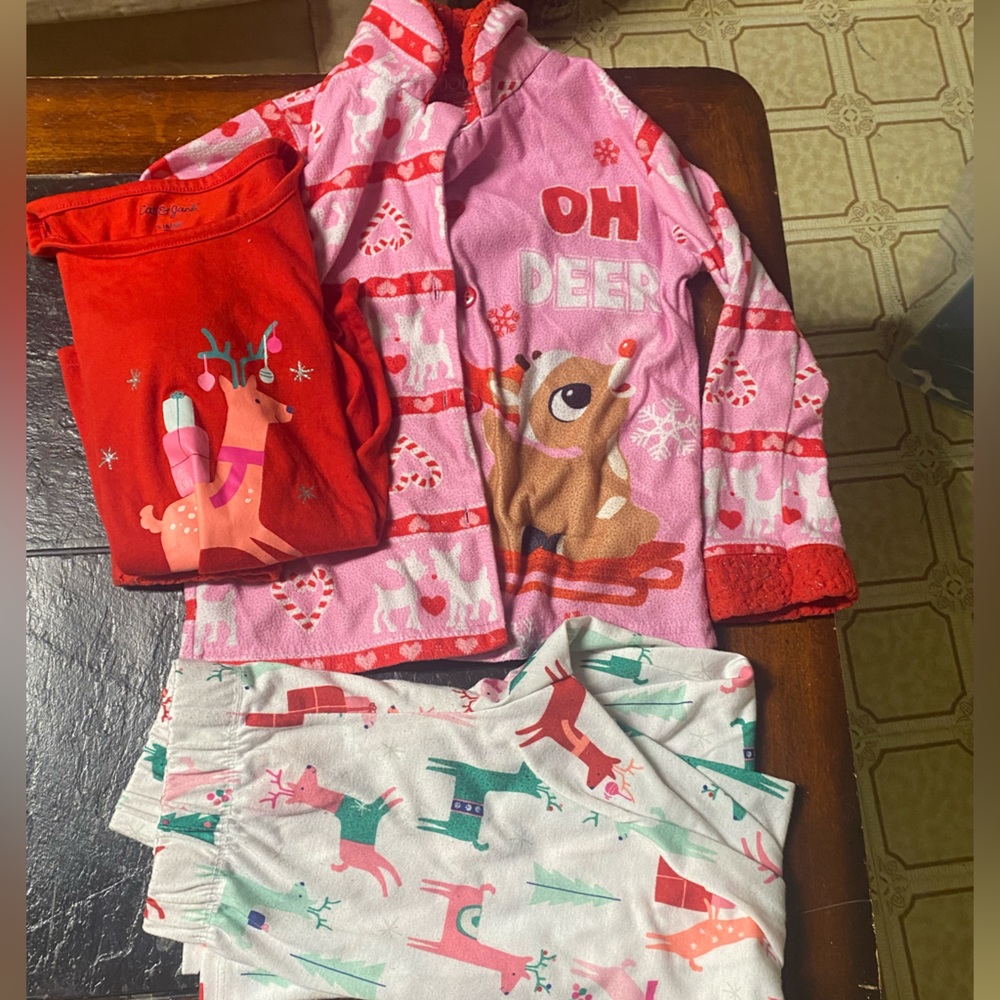 3 girls size 6 pjs